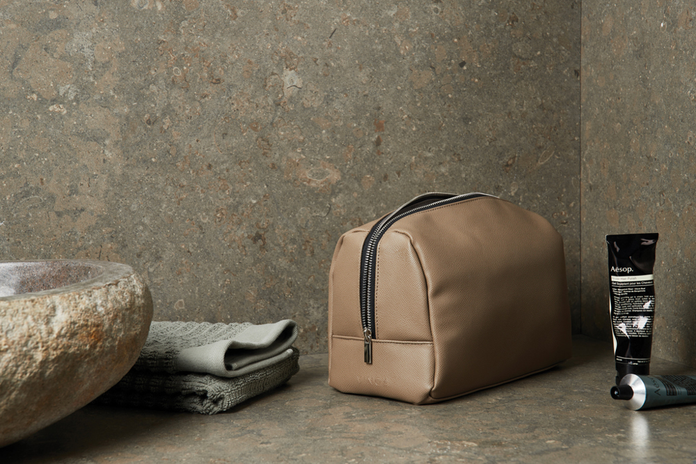 VINGA Bermond RCS gerecycled PU toilettas