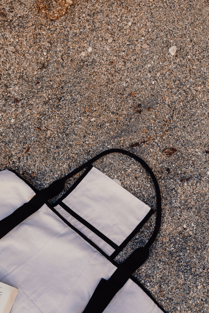 VINGA Volonne AWARE™ recycled canvas strandmat